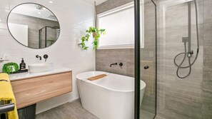 Bañera y secador de pelo