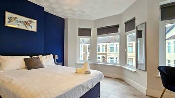 4 bedrooms, desk, iron/ironing board, free WiFi