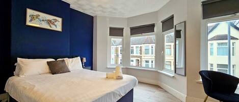 4 Schlafzimmer, Schreibtisch, Bügeleisen/Bügelbrett, kostenloses WLAN