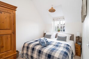 2 bedrooms, travel crib