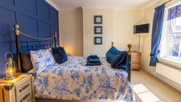 3 bedrooms, alarm clocks