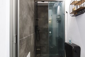 Comfort-Haus | Badezimmer | Haartrockner, Seife, Shampoo