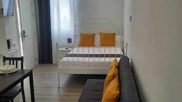 1 bedroom, iron/ironing board, free WiFi, bed sheets