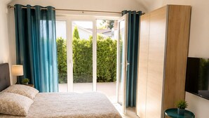 1 bedroom, free WiFi, bed sheets - Studio-Terrace - Free parking (Orléans)