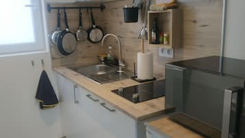 KĂŒhlschrank, Mikrowelle, Ofen, Herdplatte