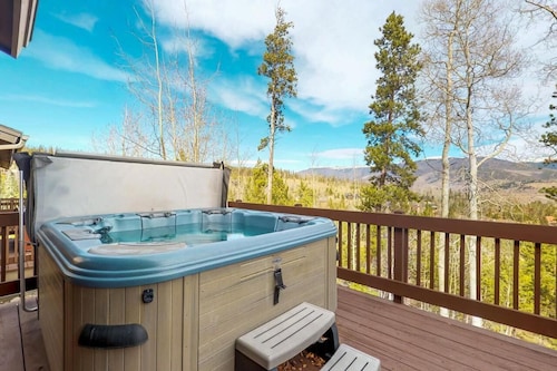 Great townhome w/private hot tub with 2 living areas.