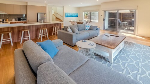 Broughton by the Beach, town house only 20 meters to the beach!!