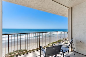 Property grounds - Beach View Beauty- Oceanfront Condo in Solana Beach, Easily Accessible (Solana Beach)