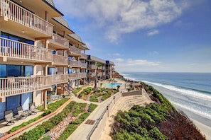Exterior - Beach View Beauty- Oceanfront Condo in Solana Beach, Easily Accessible (Solana Beach)