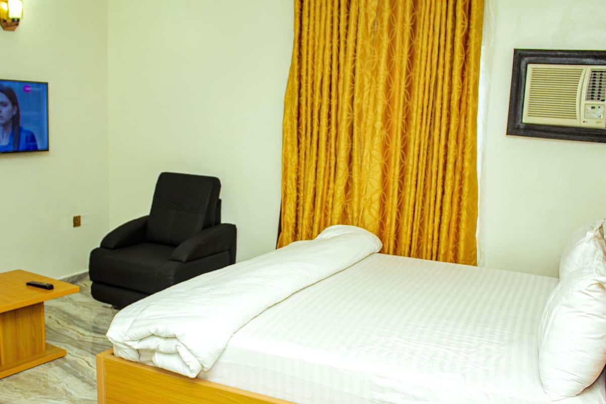 Premium bedding, pillow-top beds, desk, laptop workspace