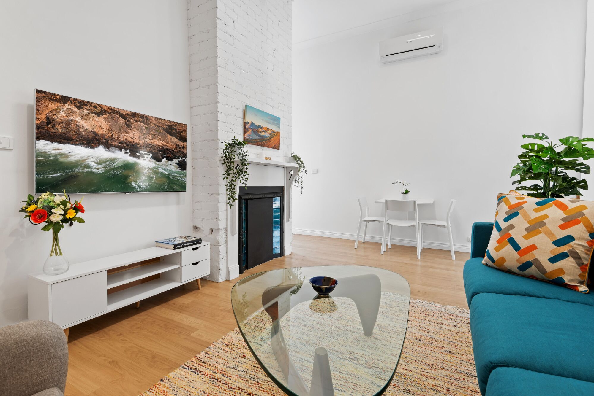 Contemporary Townhouse in Prime Location