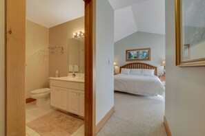 Combined shower/tub, jetted tub, hair dryer, towels - 4BR Boyneland Slopeside Disciples Village Condo | Fireplace| Ski Cubbies (Boyne Falls)