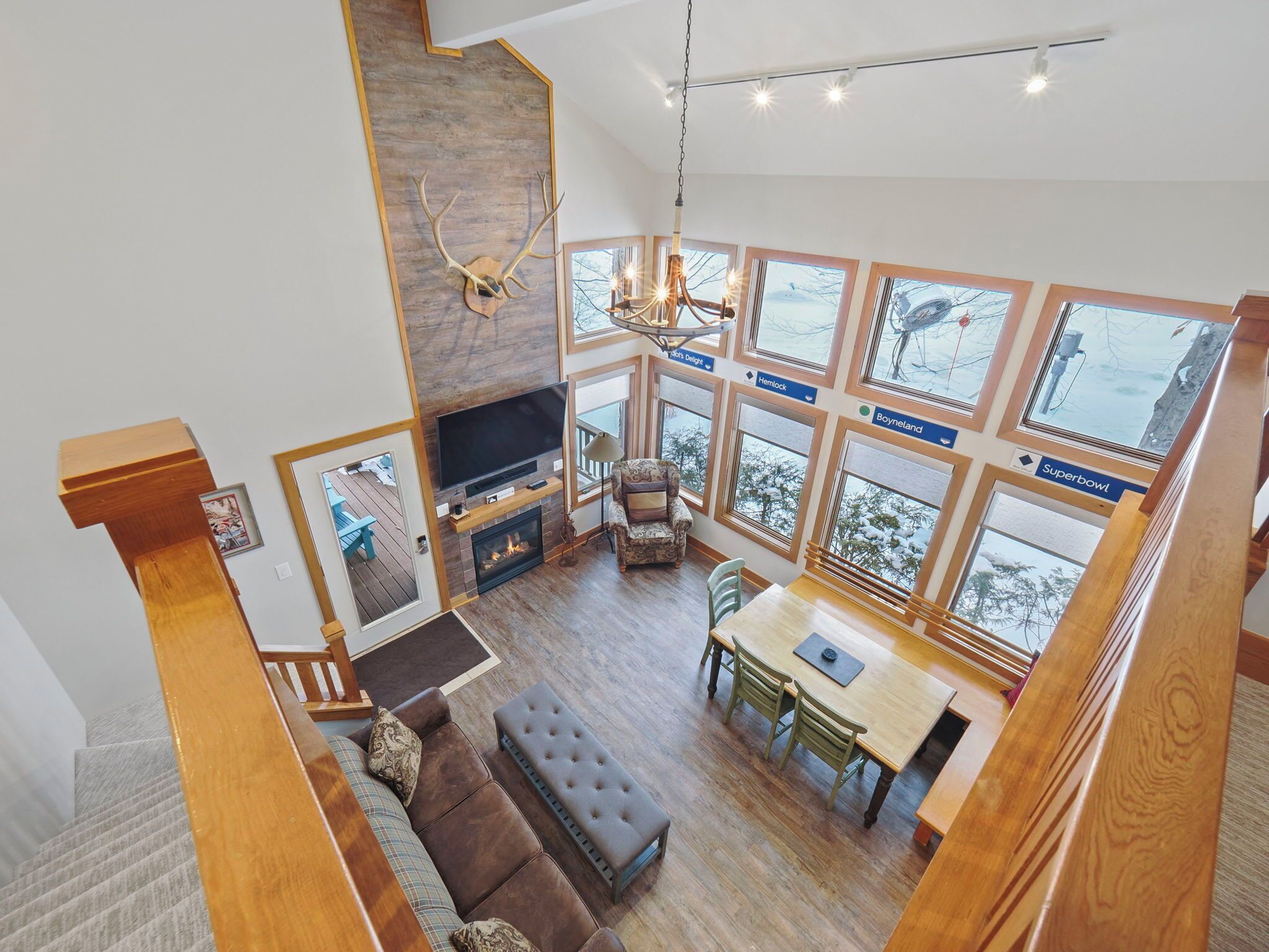 Télévision, cheminée