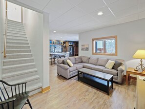 Televisión y chimenea 