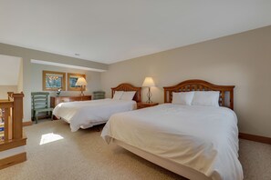 4 bedrooms, iron/ironing board, free WiFi, bed sheets - 4BR Boyneland Slopeside Disciples Village Condo | Fireplace| Ski Cubbies (Boyne Falls)