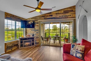 Smart TV, fireplace - Quaint 2 Bedroom Condo at Holiday Hills! Located Just Minutes From Branson!!! (Branson)