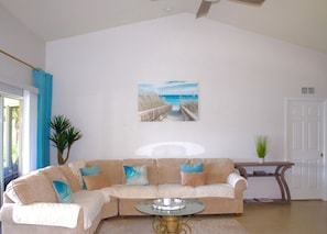 TV - Florida Sunset by the lake (Lehigh Acres)