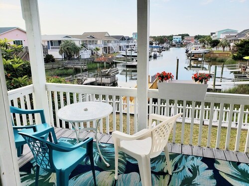 1 Galway Girl 3 Bedroom Home by RedAwning