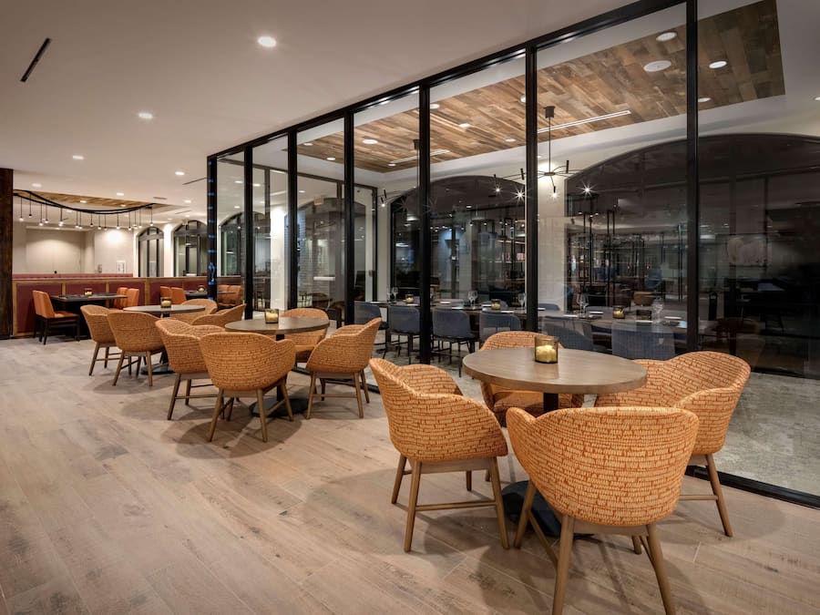 Breakfast, lunch, dinner served; American cuisine