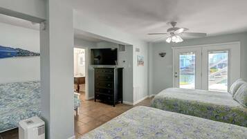 4 bedrooms, iron/ironing board, free WiFi, bed sheets