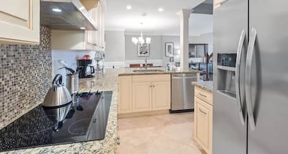 1043 Caravel Court-Penthouse Overlooking Harbour Town! Pool Membership!