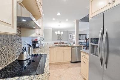 1043 Caravel Court-Penthouse Overlooking Harbour Town! Pool Membership!