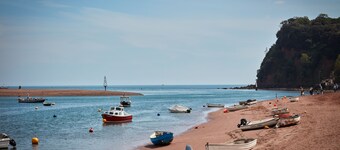 Luxury House | AMAZING sea views |Indoor Pool |8 En-suite bedrooms |Pub & Beach