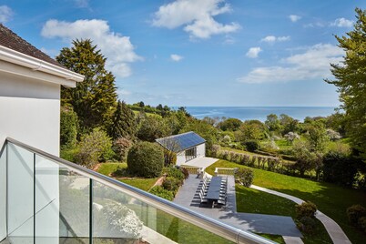 Luxury House | AMAZING sea views |Indoor Pool |8 En-suite bedrooms |Pub & Beach