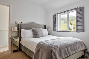 8 habitaciones, tabla de planchar con plancha y cuna de viaje 