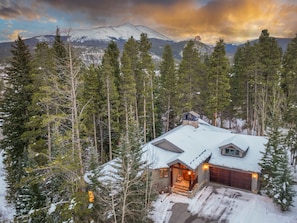 Exterior - Beavers Lodge: Hot Tub, Sauna, Walk to 4 O'Clock Run, Gas Grill & Pool Table (Breckenridge)