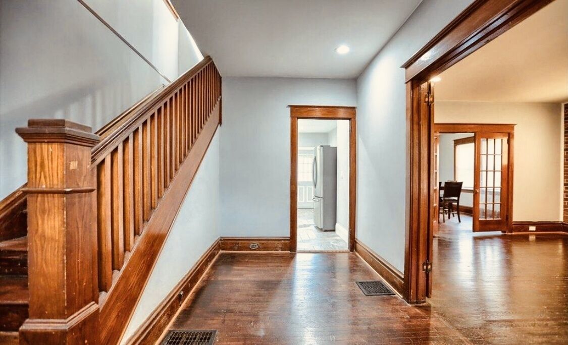 Warm 2 bedroom 2 bathroom w/ free parking