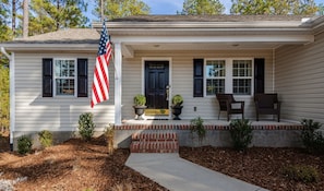 Exterior - A Home in One ⛳️ Sleeps 10 & 🎱 Table! (West End)