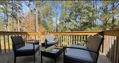 A Home in One ⛳️ Sleeps 10 & 🎱 Table!