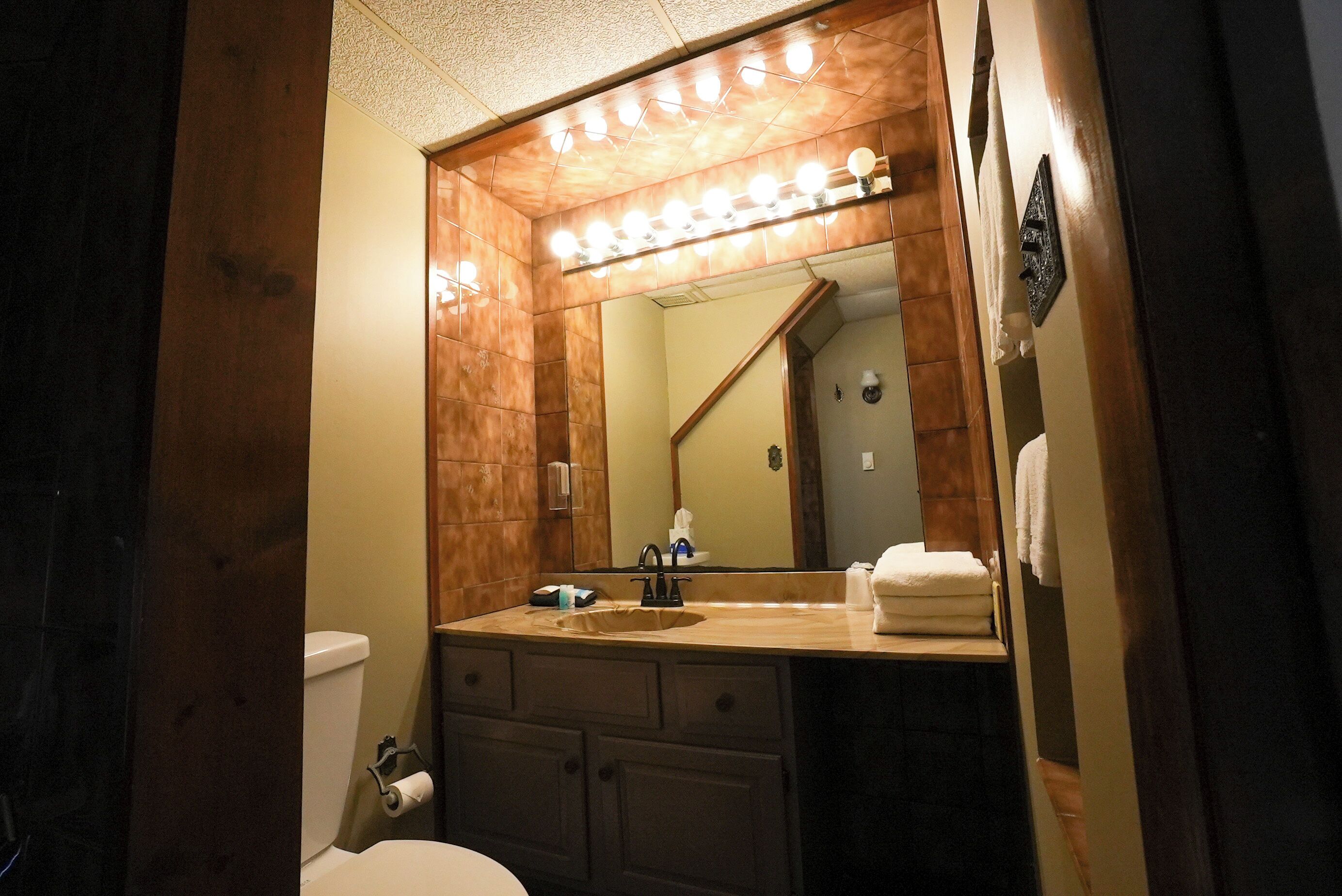 deluxe suite | bathroom | shower, hair dryer, towels