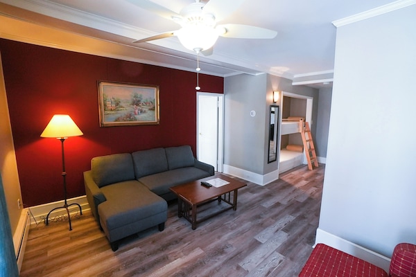 Deluxe Suite | Living area