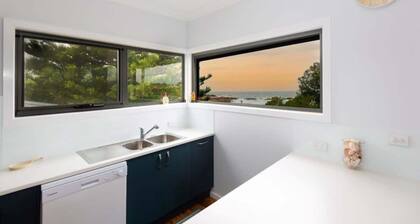 Jenkins Beach House Galwad y mor Call of the Sea