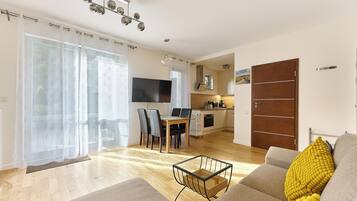Standard Apartment | Iron/ironing board, free WiFi, bed sheets