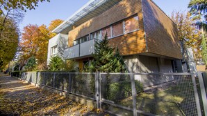 A modern two-story building with a wooden facade and large windows. - Apartamenty Swinoujscie - Marinos (Swinoujscie)