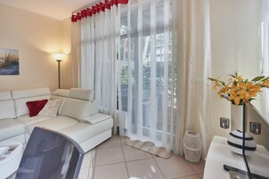 Traditional Studio Suite | Living area | 40-inch flat-screen TV with cable channels, TV