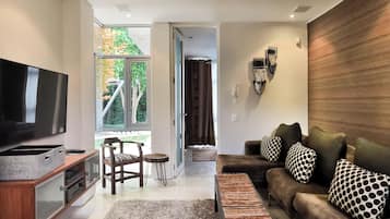 Exclusive House | Living room | Smart TV, fireplace