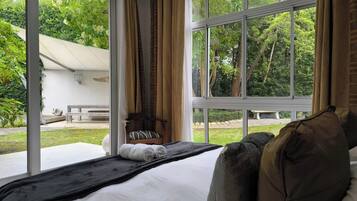 Exclusive House | 1 bedroom, laptop workspace, bed sheets