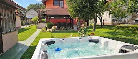 Family House, Multiple Bedrooms, 2 Bathrooms (House Pepica With Hot Tub) | Outdoor spa tub