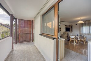 Familjehus - flera sovrum - 2 badrum (House Pepica With Hot Tub) | Restauranger