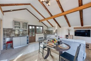 21-inch flat-screen TV with digital channels, TV, fireplace - House Pepica With Hot Tub (Kraljevec na Sutli)