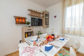 Casa familiar, varias habitaciones, 2 baños (House Pepica With Hot Tub) | Restaurantes