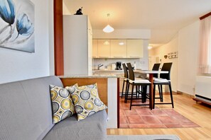 TV - Lovely apartment few minutes from the beach (Štinjan)