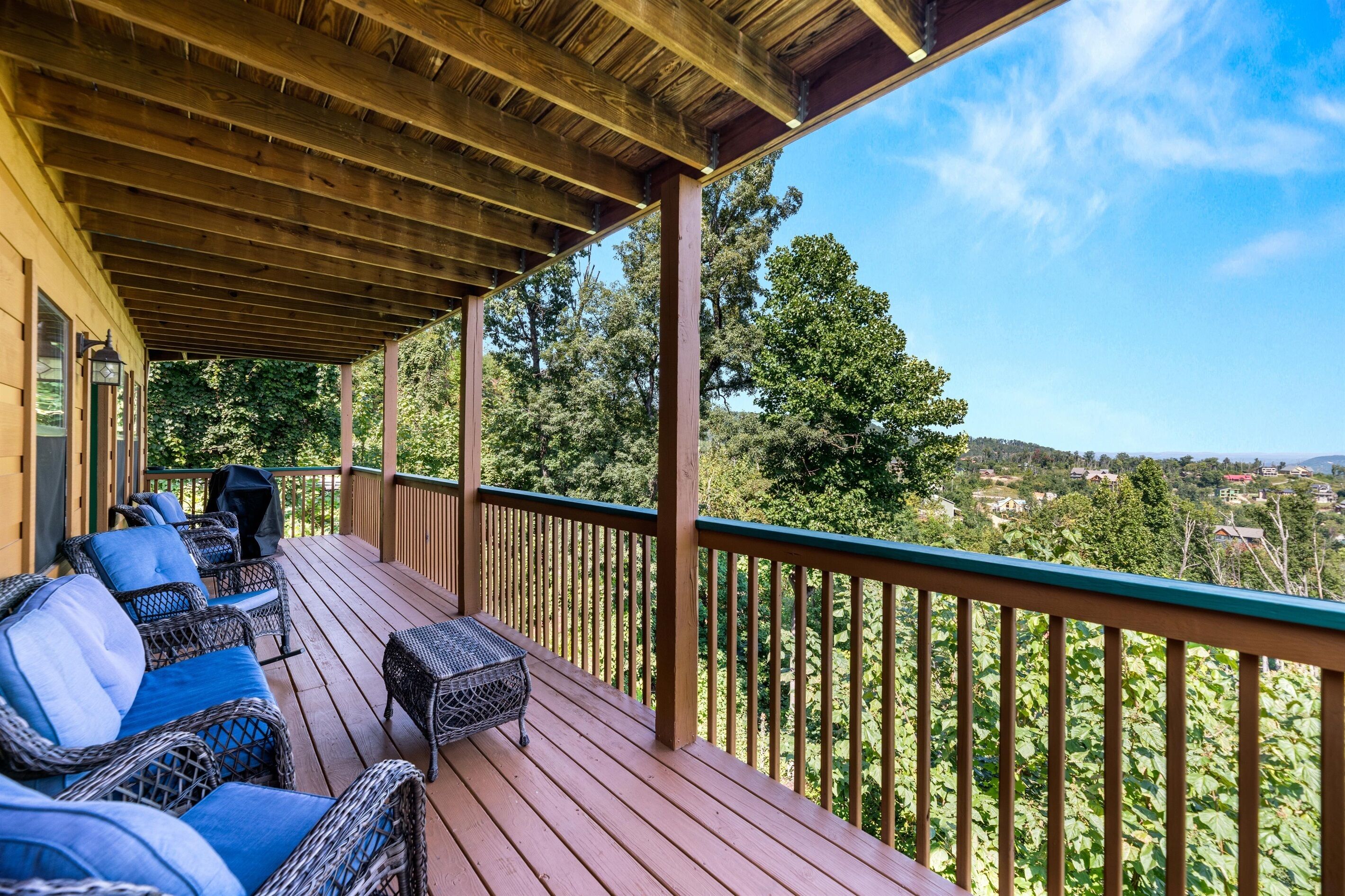 Cleaning fee waived with 6 night stay!