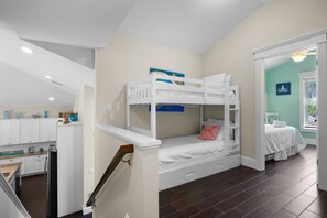 4 chambres, fer et planche à repasser, accès au Wi-Fi (inclus)