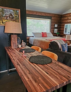 1 bedroom, desk, free WiFi, bed sheets