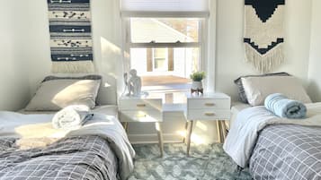 3 bedrooms, desk, iron/ironing board, travel crib